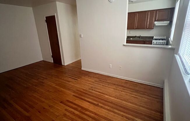 1 bed, 1 bath, 850 sqft, $950, Unit 1-A