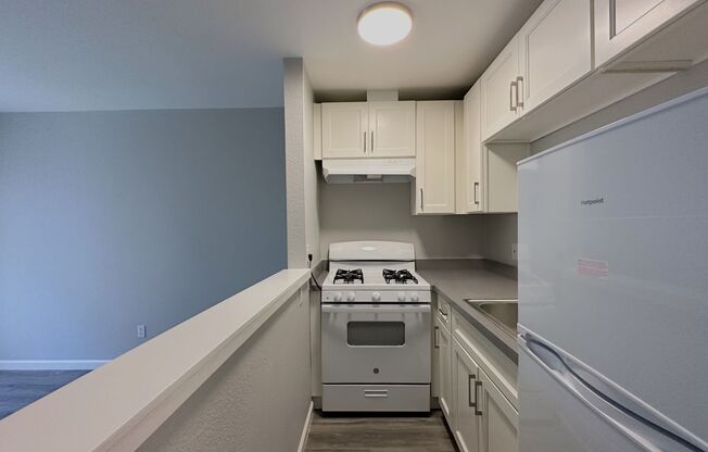 Studio, 1 bath, 500 sqft, $975, Unit park-05