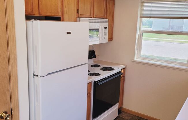 3 beds, 1.5 baths, $2,050, Unit UNIT A