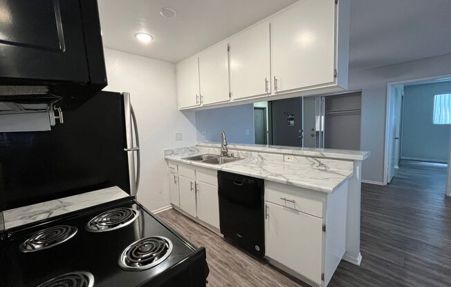 2 beds, 2 baths, 900 sqft, $1,948, Unit 102