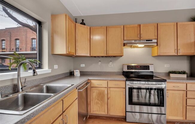 1 bed, 1.5 baths, $2,400, Unit Unit #101