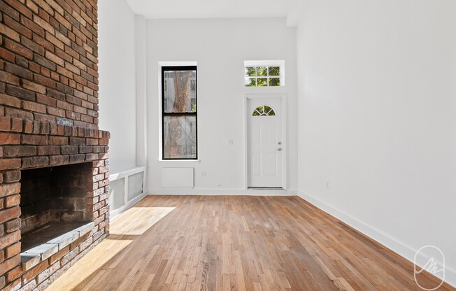 466 W 23 ST