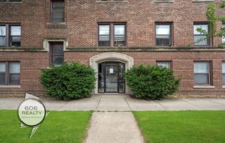 Renovated Rogers Park Apartments!