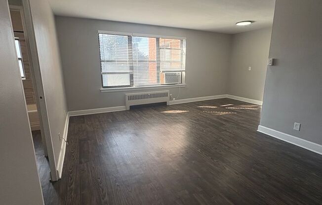 Studio, 1 bath, 465 sqft, $925, Unit 6244 Oakland Ave #212