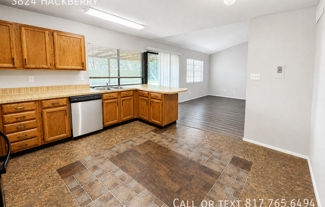 3824 HACKBERRY
