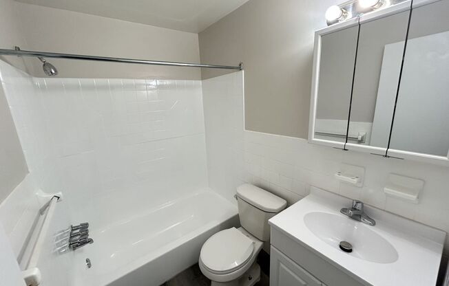 1 bed, 1 bath, 640 sqft, $1,189, Unit O106