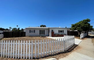 Great 2 bed/2 bath house in the heart of Clairemont!