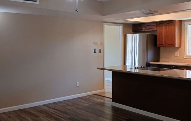 Beautifully Crafted 3 Bed 2 Bath Home in Tempe *NO Carpet**