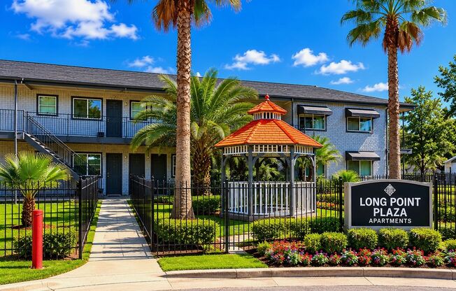 2 beds, 1 bath, 715 sqft, $1,340