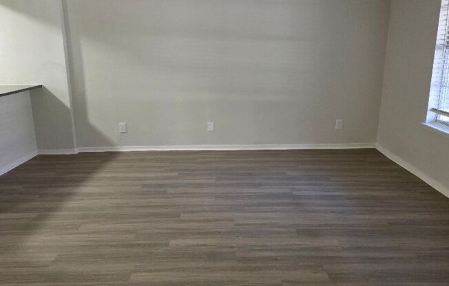 1 bed, 1 bath, 700 sqft, $1,305, Unit LAW11-119