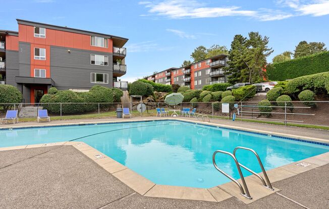 NE Seattle ~ Magnuson Condo