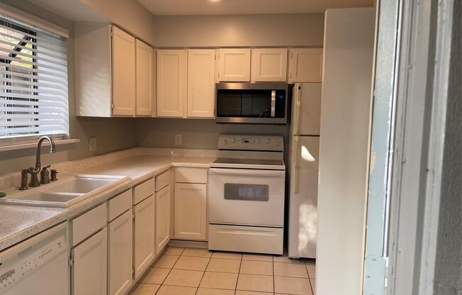 1 bed, 1 bath, $1,100, Unit Q168