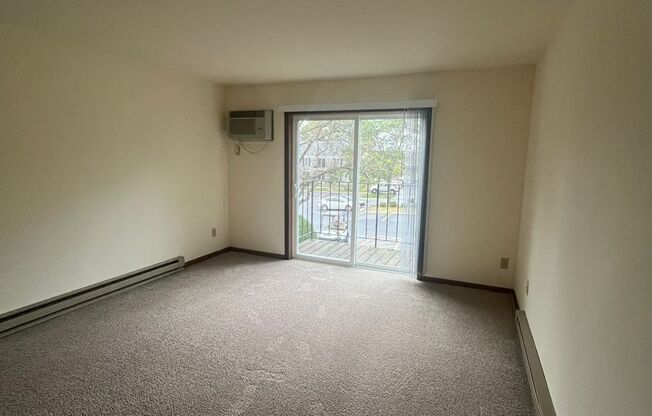 2 beds, 1 bath, 965 sqft, $1,600, Unit 7741RE