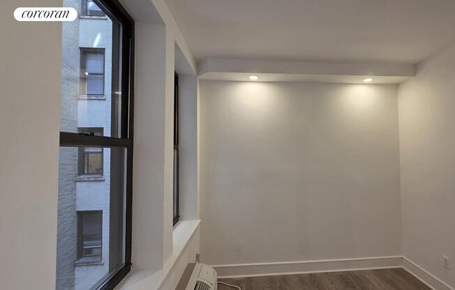 1 bed, 1 bath, $5,500, Unit 8I