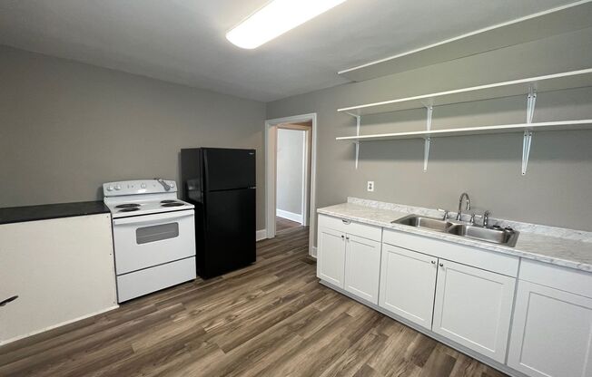 2 beds, 1 bath, $1,250, Unit 3932 Montgomery