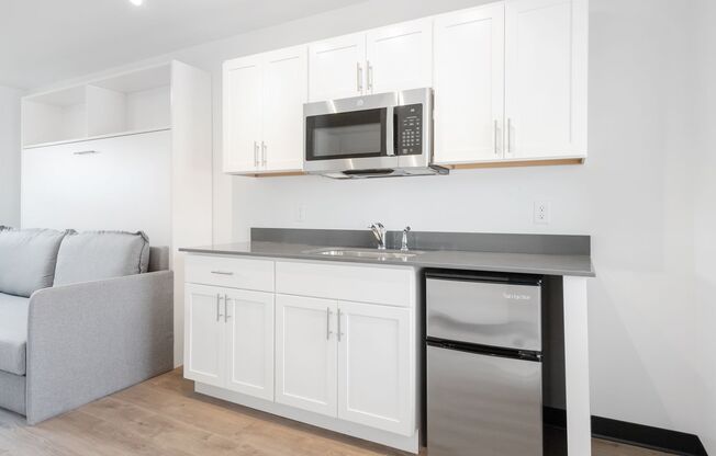Studio, 1 bath, 294 sqft, $815, Unit 108