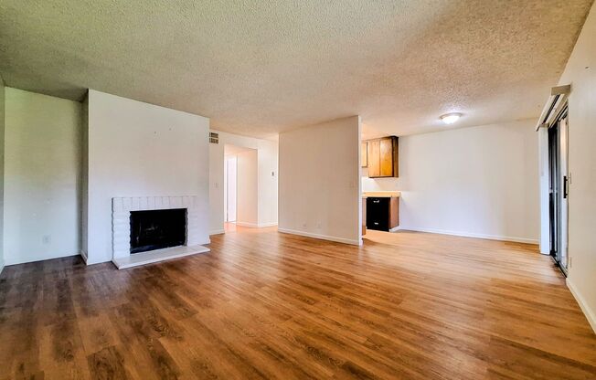 Beautiful 2bd Condo In Gated Community With Pool, Gym, and On-site Laundry