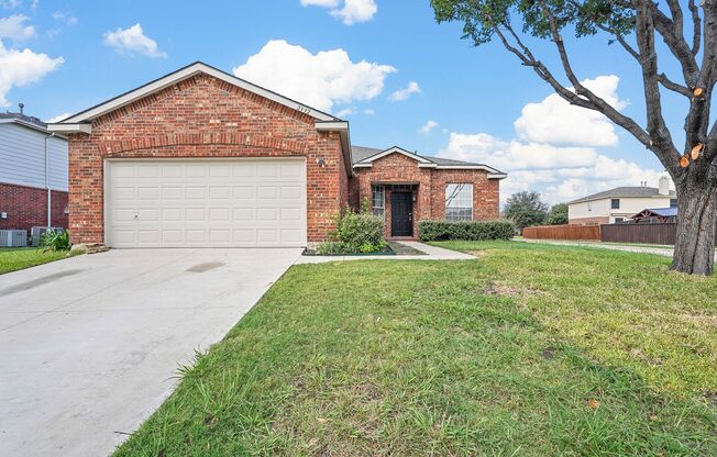 Charming 4 bedroom, 2 bathroom in Little Elm!