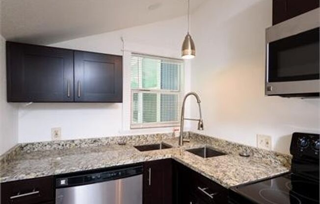 CHARMING 2 BEDROOM, 1 BATH HOME WITH SPACIOULS COURTYARD