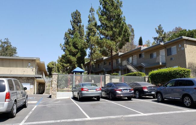 2 beds, 1 bath, 895 sqft, $2,595, Unit C02