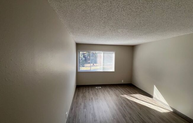 2 beds, 1 bath, $1,045, Unit 2569IRB