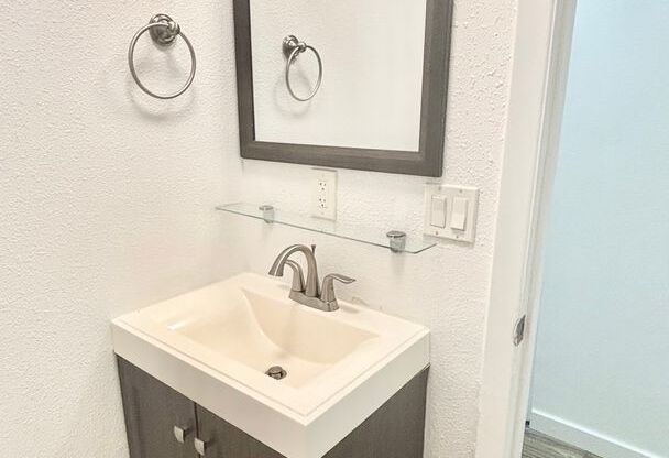 3 beds, 2 baths, 985 sqft, $2,495, Unit 401