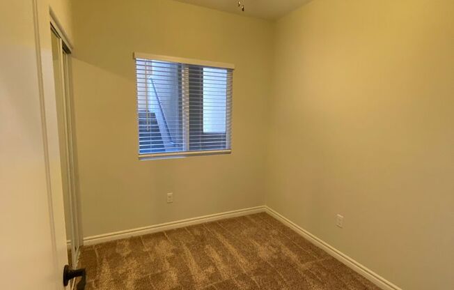 2 beds, 1 bath, 932 sqft, $2,595, Unit 614-202