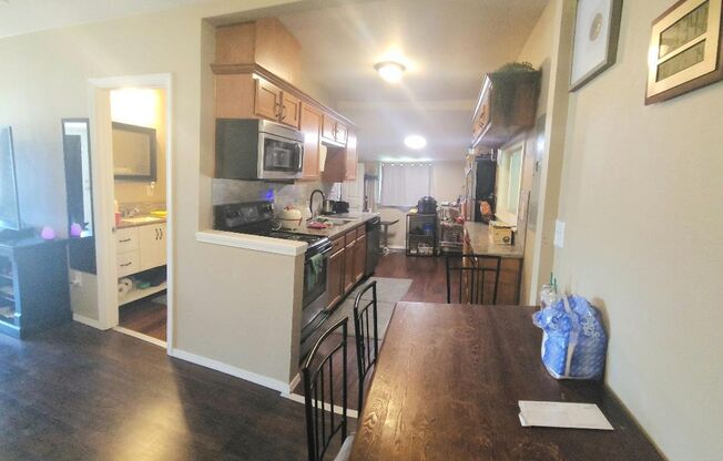 3Bdrm Affordable, Quiet and Washer-Dryer Inside!