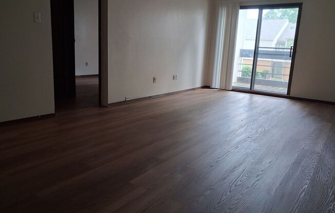 2 beds, 1.5 baths, 1,000 sqft, $1,700, Unit 8199-8199C