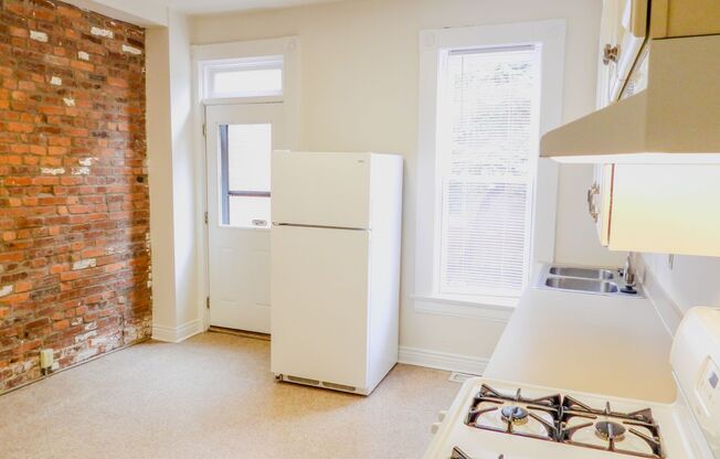 Briggs & Sycamore — 364-372 E. Sycamore St & 684-686 Briggs St, Columbus, OH 43206