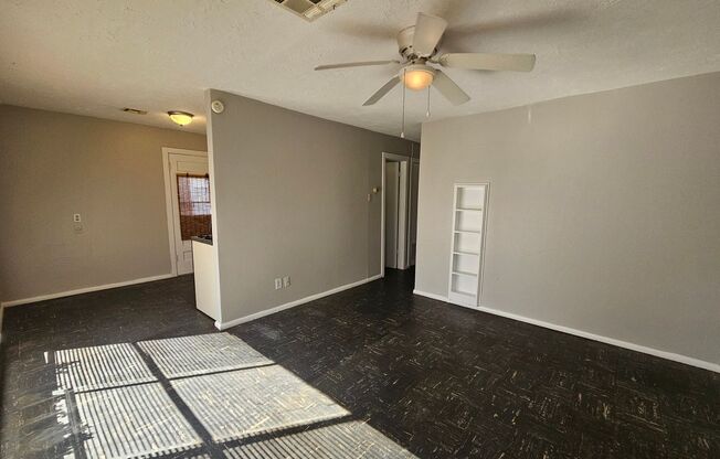 (2) Bedroom Duplex! Great Campus Location! Short-Term Lease Available.