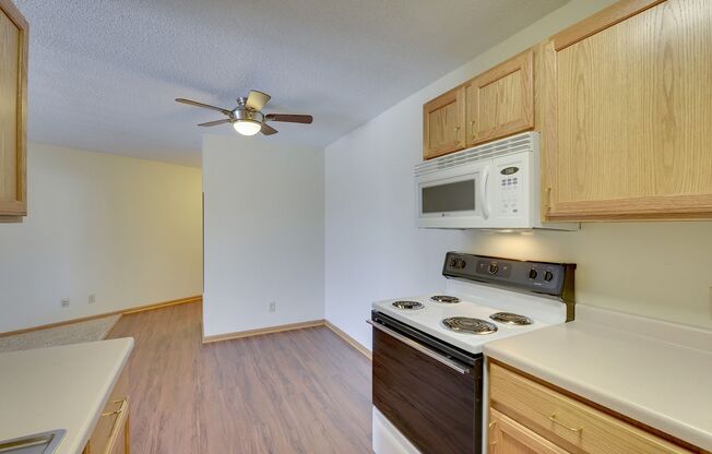 2 beds, 1 bath, 726 sqft, $1,295, Unit 799-205