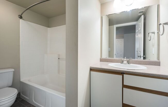 3 beds, 2 baths, 1,250 sqft, $2,150, Unit 670-205
