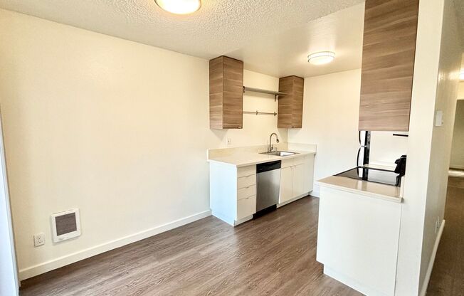 2 beds, 1 bath, 750 sqft, $1,535, Unit 1436