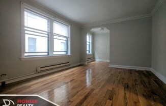 425 W Roscoe St