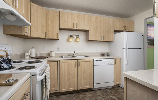 Rivergreens Apartments - Kitchen