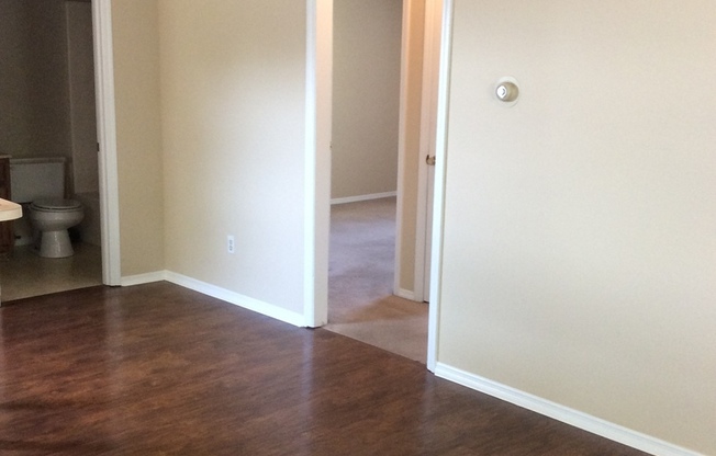 2 beds, 1 bath, $975