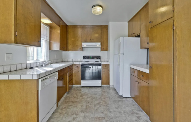 Spacious 3 Bed 2 Bath Condo Located Walking Distance to California Ave.
