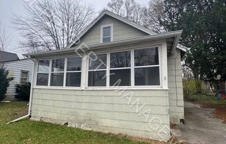 2 Bedroom 1 Bath Single Family Home Available NOW!