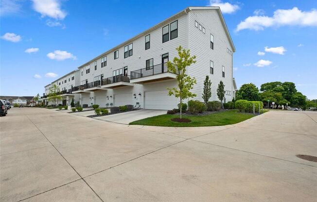 4 beds, 3.5 baths, 2,515 sqft, $4,200, Unit Eager Rd 8933