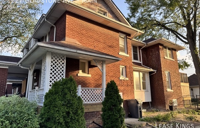1227 GLADSTONE AVE