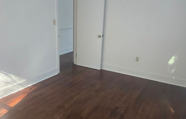 3 beds, 1 bath, $2,200