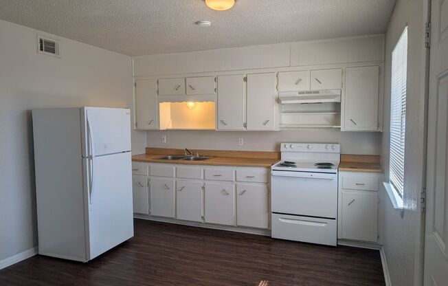2 beds, 1 bath, 638 sqft, $708, Unit Whispering Hills 213