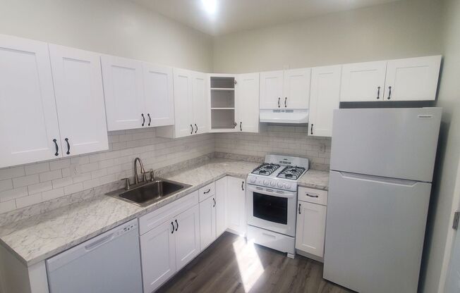 2 beds, 1 bath, $1,100, Unit 1st Floor