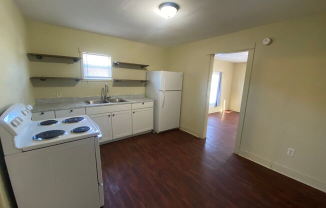 2 beds, 1 bath, $695