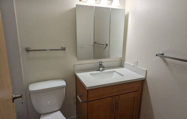 2 beds, 1 bath, 810 sqft, $2,195, Unit B101
