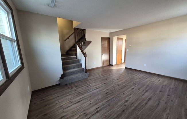 Pet Friendly 2 bedroom, 1.5 bathroom duplex in cul-de-sac near Pioneer Park!