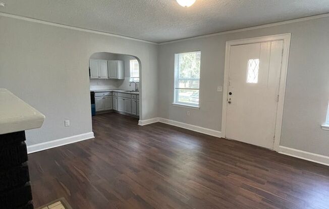 3 beds, 2 baths, $1,299