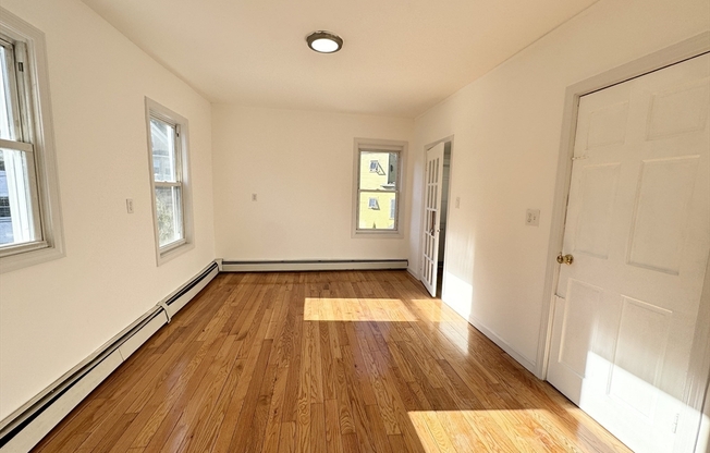 2 beds, 1 bath, $2,650, Unit 3