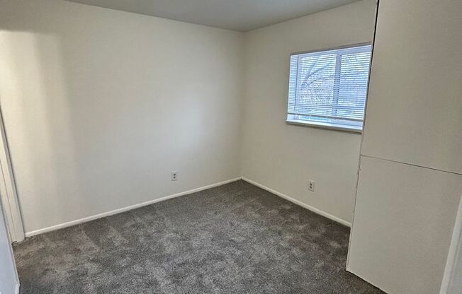 1 bed, 1 bath, 430 sqft, $895, Unit 1-32
